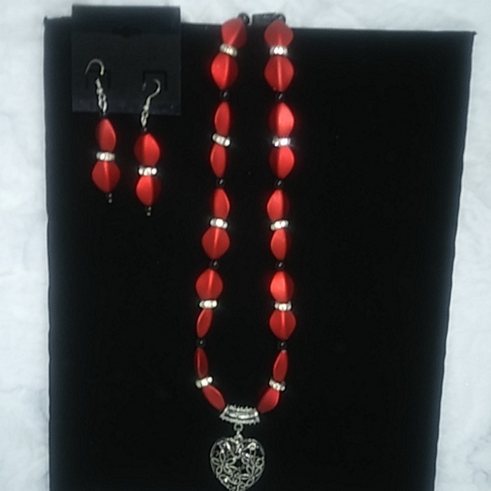 Beautiful Red Heart Necklace Set